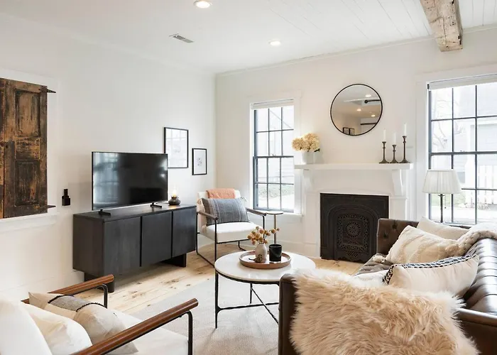 Holiday home Historic Getaway Near Downtown *