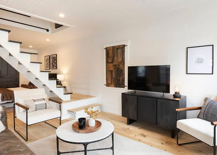 Historic Getaway Near Downtown *