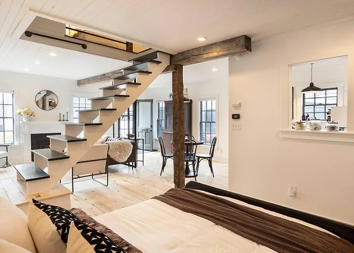 Historic Getaway Near Downtown Holiday home *